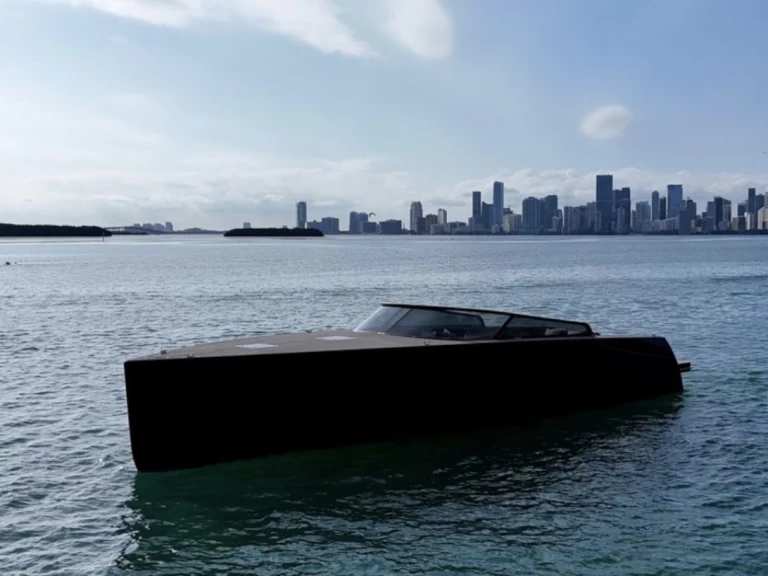 Pronájem Motorová loď VanDutch s licencí