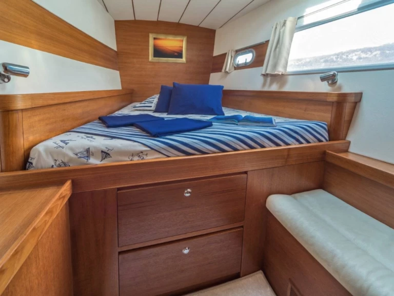 Pronájem Katamarán Lagoon s licencí