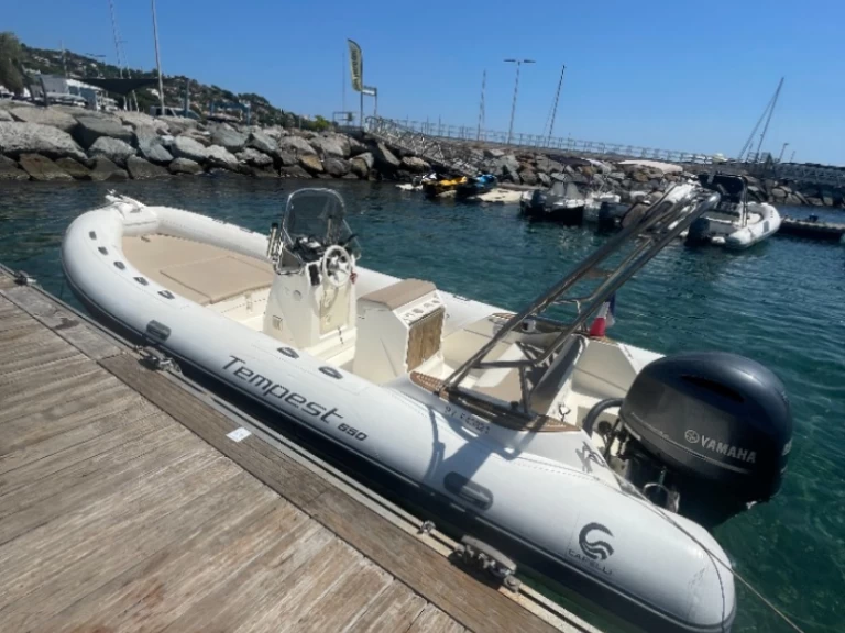 Capelli Tempest 650 jednotlivci a charterové společnosti v Les Issambres