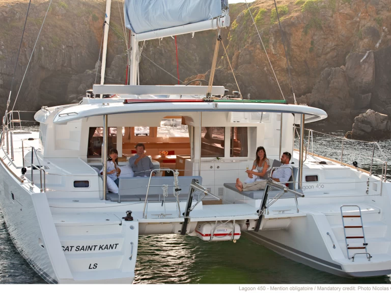 Lagoon Lagoon 450 jednotlivci a charterové společnosti v Grand Cayman