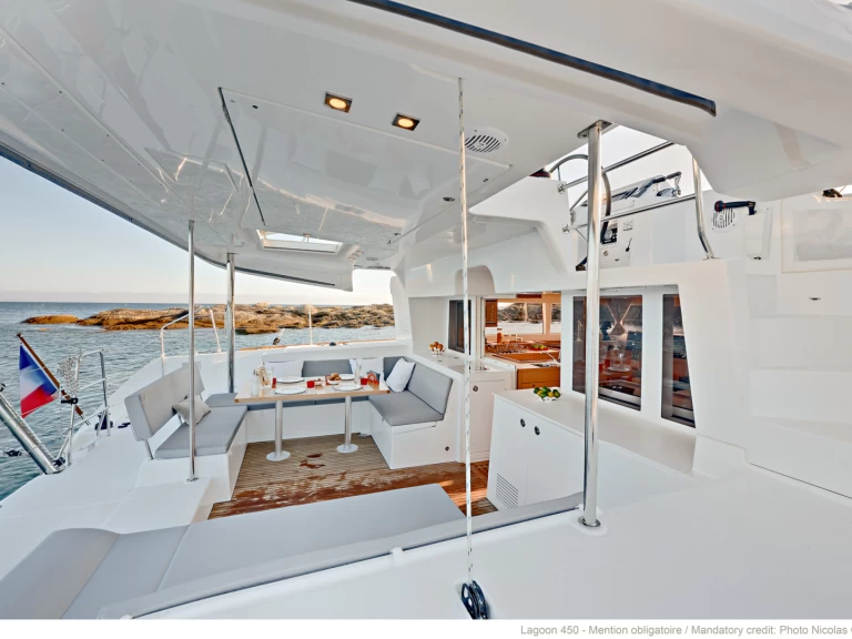 Pronájem lodi Grand Cayman lákavé ceny Lagoon 450