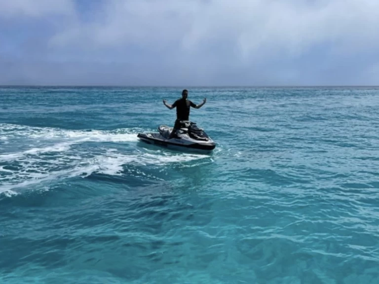 Pronájem Vodní skútr Sea-Doo s licencí