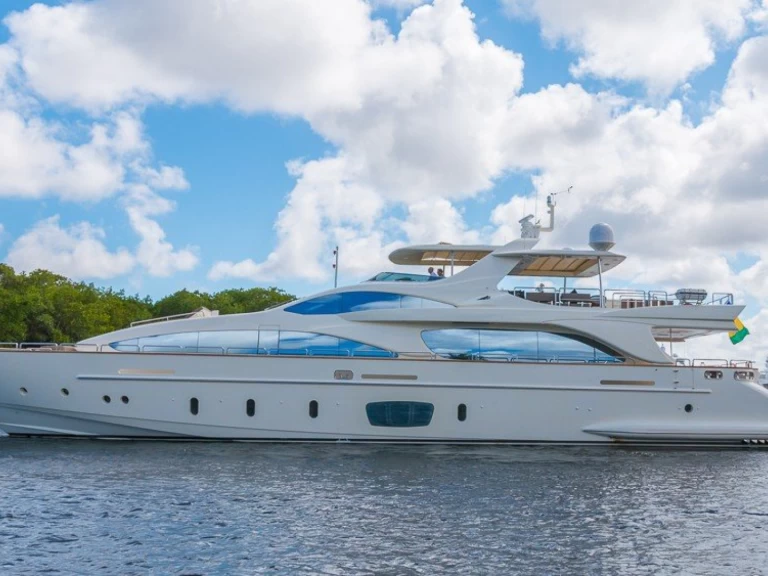 Azimut 105' Azimut jednotlivci a charterové společnosti v Miami Beach