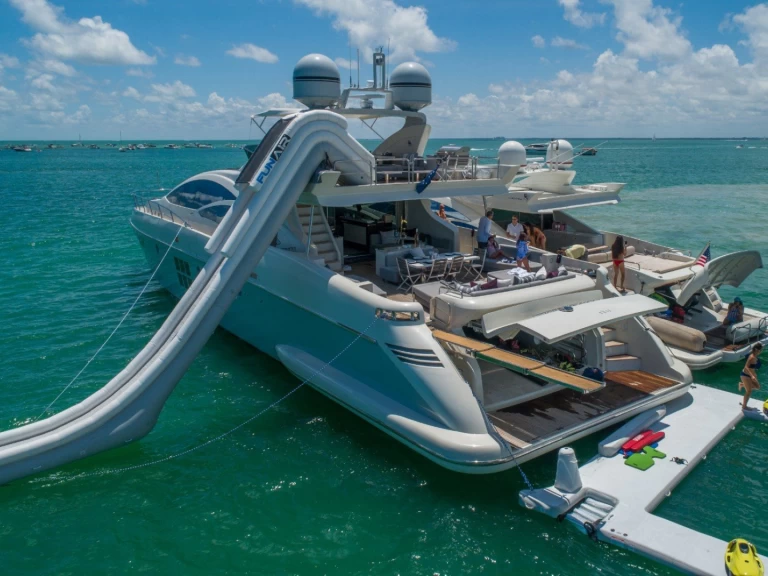 Pronájem lodi Miami Beach lákavé ceny 103’ azimut S 