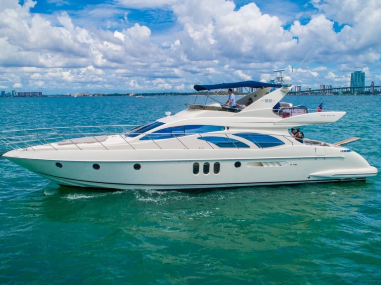 Azimut Azimut 62 Fly jednotlivci a charterové společnosti v Miami Beach