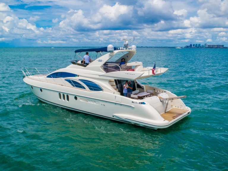 Pronajmout si Azimut Azimut 62 Fly v Miami Beach