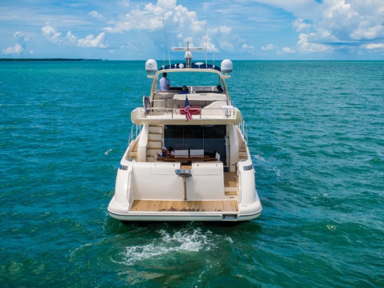 Pronájem lodi Miami Beach lákavé ceny Azimut 62 Fly