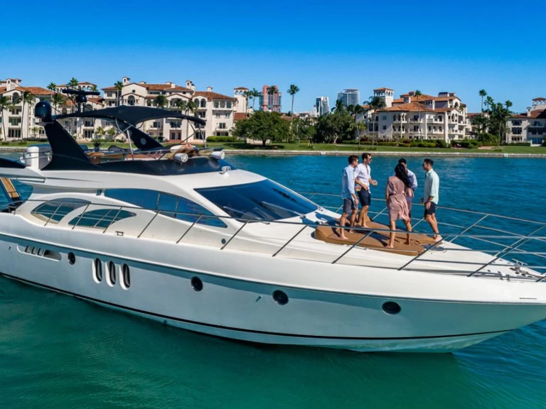 Pronájem lodi Miami Beach lákavé ceny Azimut 62 Fly