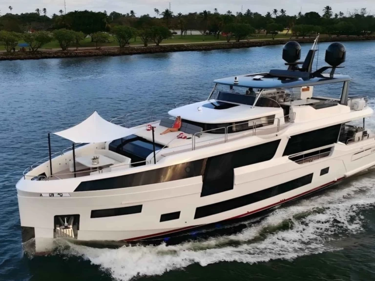 Pronájem jachty v Miami Beach -Sirena 88’ Sirena na Samboatu