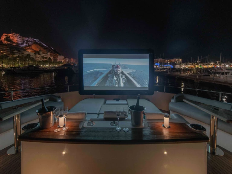 Pronajmout Jachta se skipperem či ne Sunseeker v Loano