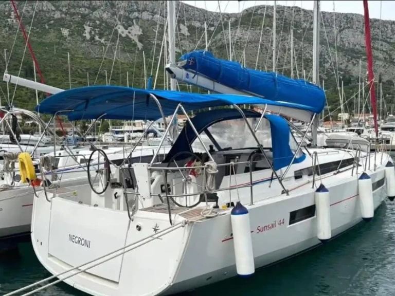 Pronájem lodi Jeanneau Sun Odyssey 440 v Alimos na Samboatu