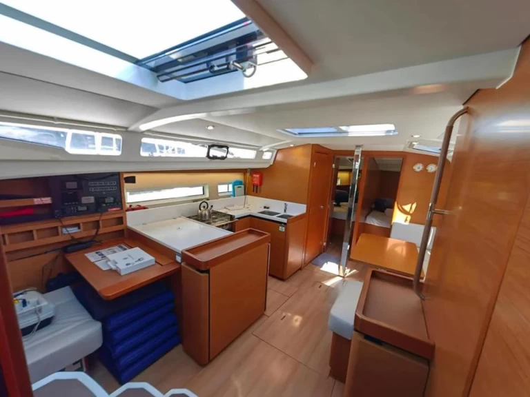 Pronájem Plachetnice Jeanneau s licencí