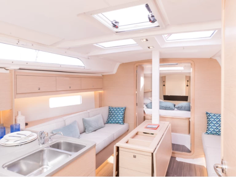 Pronajmout Plachetnice se skipperem či ne 74 v Arzon