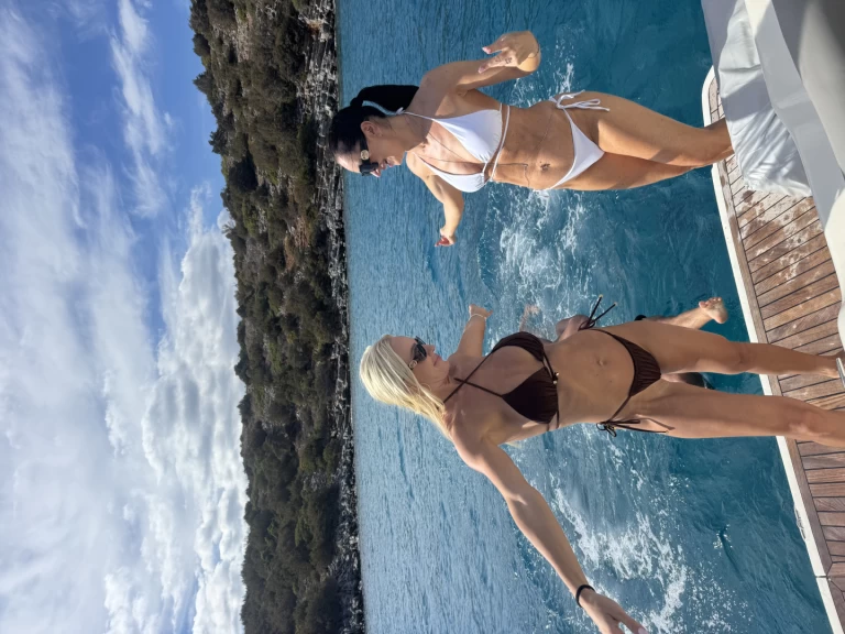 Sea Ray Sea Ray 410 Sundancer jednotlivci a charterové společnosti v Agios Nikolaos