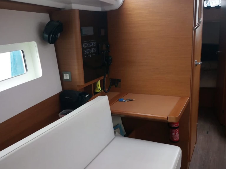 Pronájem Plachetnice Jeanneau s licencí