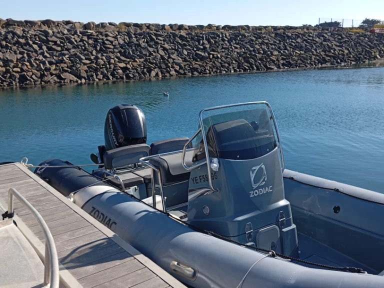 Pronajmout si Zodiac Pro 6.5 v L'Île-d'Yeu