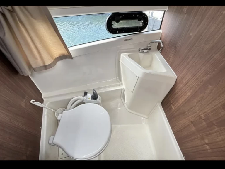 Pronájem lodi Neapol lákavé ceny Activ 755 Weekend