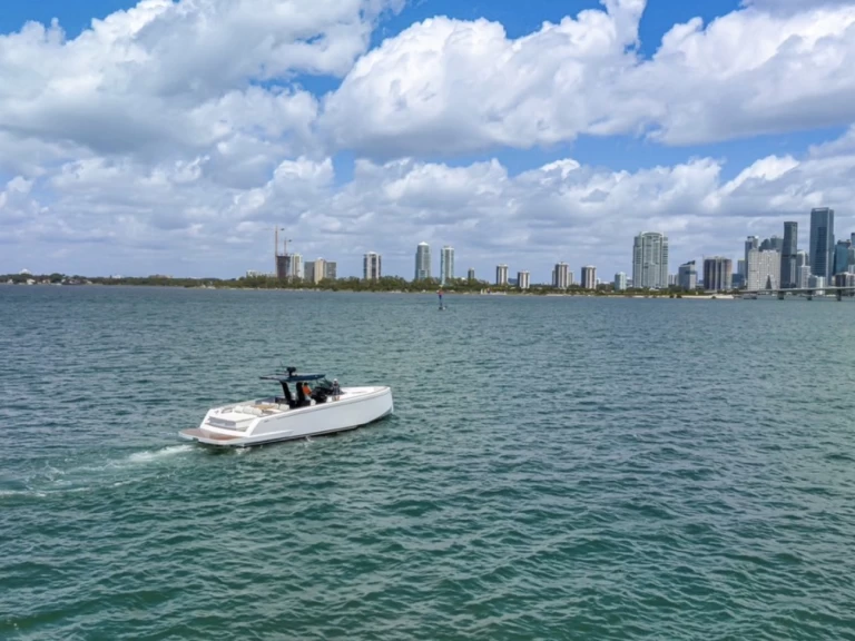 Pardo Yachts Pardo 43 jednotlivci a charterové společnosti v Miami Beach