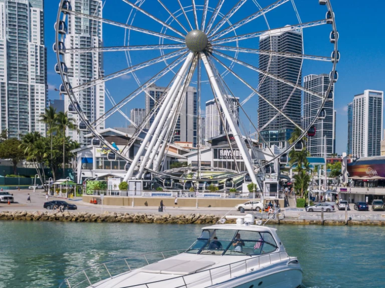 Pronajmout si Sea Ray Sea Ray 500 Sundancer v Miami Beach