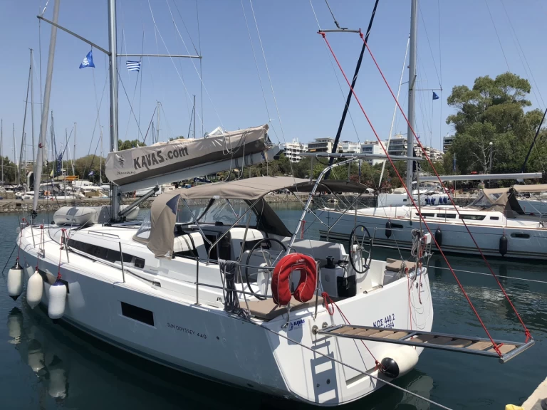 Jeanneau Sun Odyssey 440 jednotlivci a charterové společnosti v Alimos