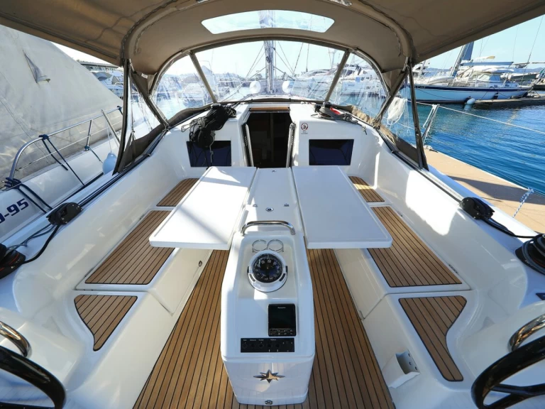 Pronajmout si Jeanneau Sun Odyssey 410 v Zadar