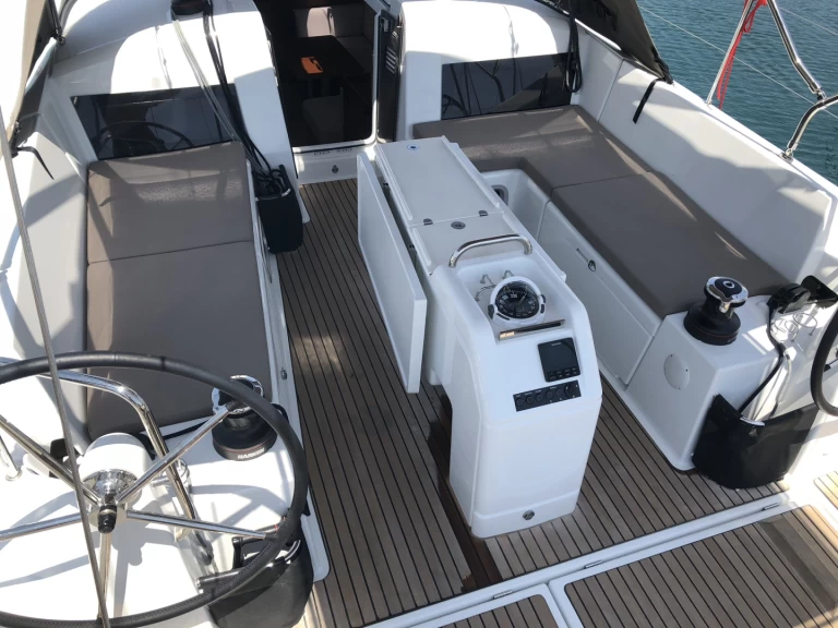 Pronájem jachty v Alimos -Jeanneau Sun Odyssey 440 na Samboatu