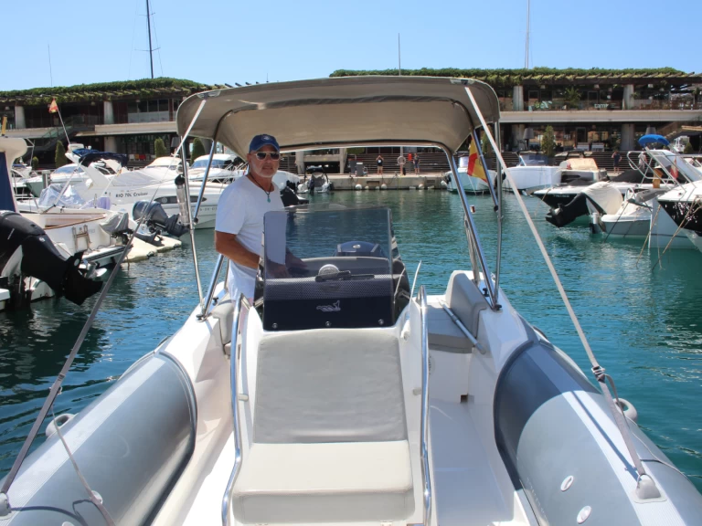 Pronajmout si MV Marine GT25 v El Toro