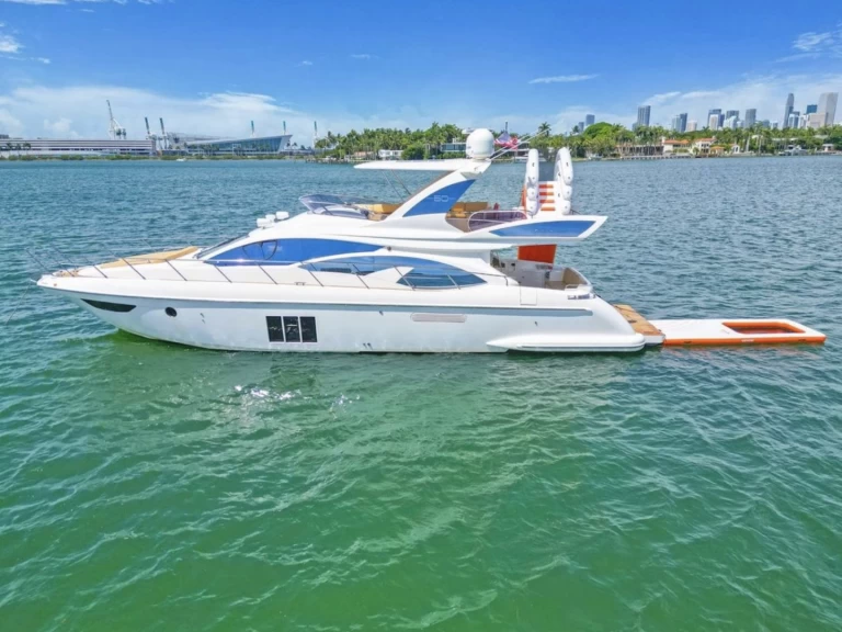 Pronájem jachty v Miami Beach -Azimut Azimut 65  na Samboatu