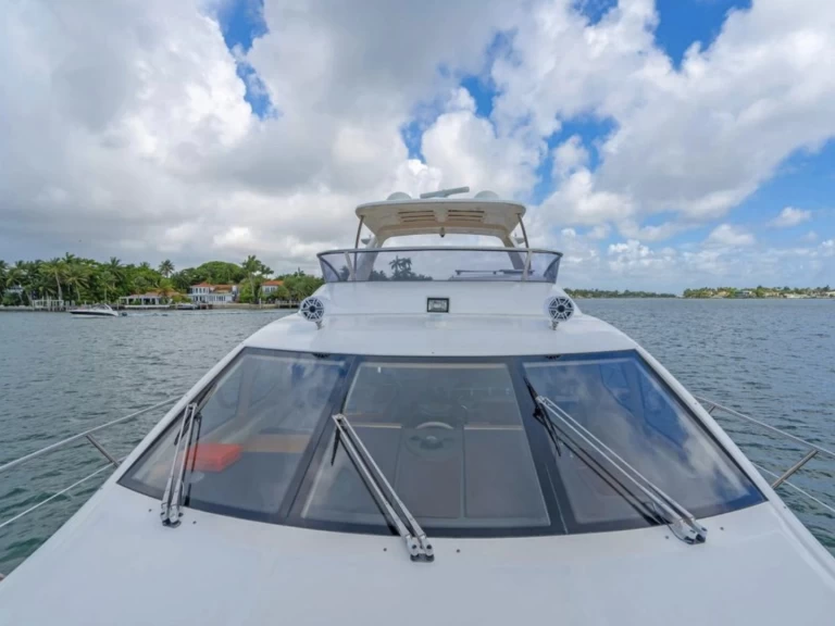 Pronajmout si Azimut Azimut 65  v Miami Beach