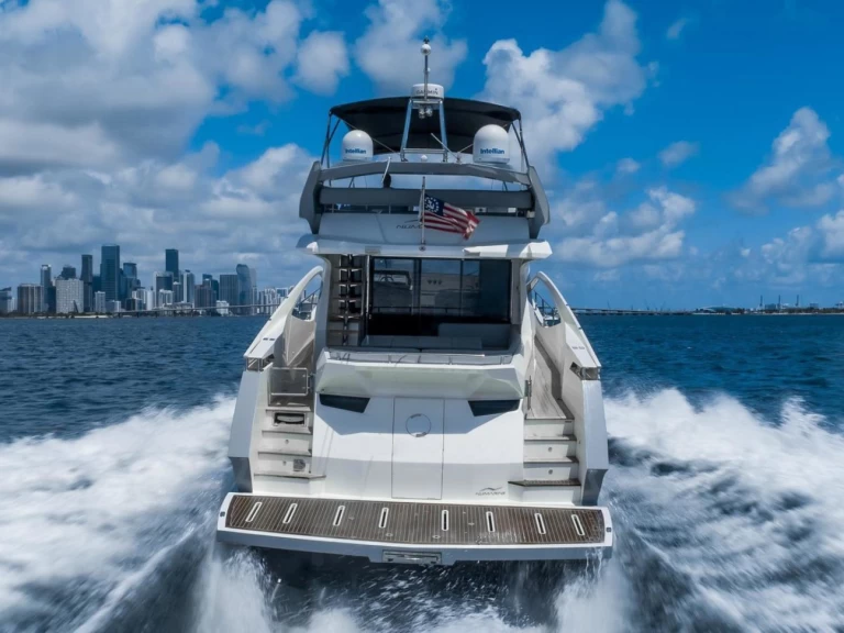 Pronájem lodi Numarine 65 v Miami Beach na Samboatu