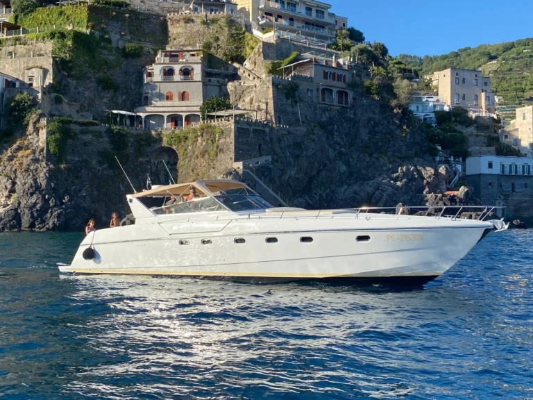 Pronájem lodi Ferretti Altura 50 v Salerno na Samboatu