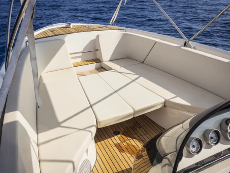 Motorová loď k pronájmu v El Toro za nejlepší cenu