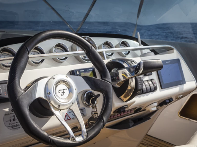 Frauscher 858 fantom Air jednotlivci a charterové společnosti v El Toro