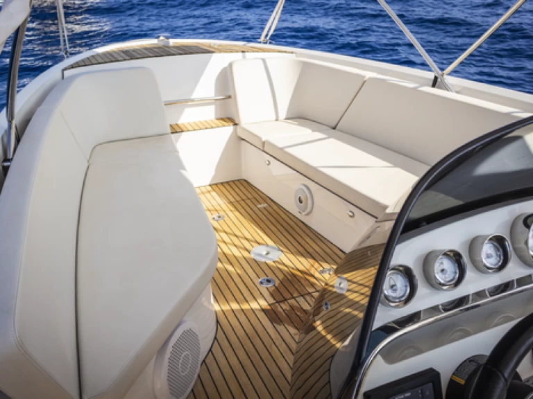 Pronájem jachty v El Toro -Frauscher 858 fantom Air na Samboatu