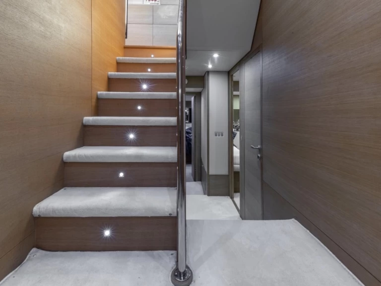 Pronájem Jachta Aicon s licencí