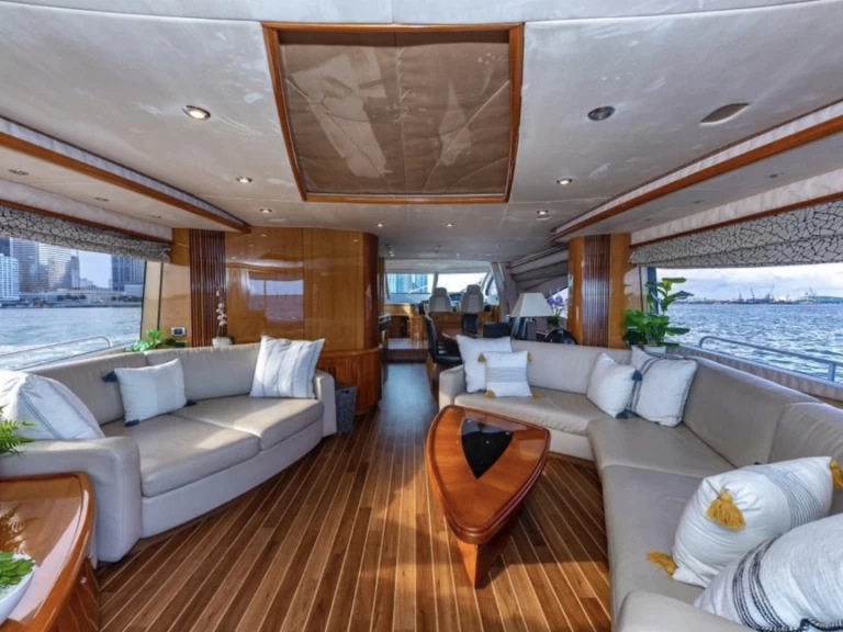 Pronájem lodi Miami Beach lákavé ceny Manhattan 80