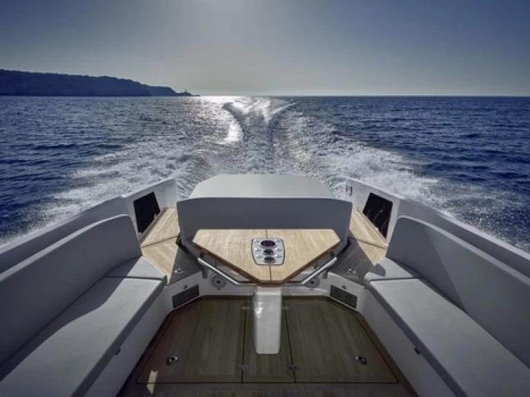 Pronájem lodi Portals Nous lákavé ceny Demon 1414