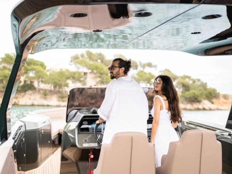 Pronájem Motorová loď Frauscher s licencí