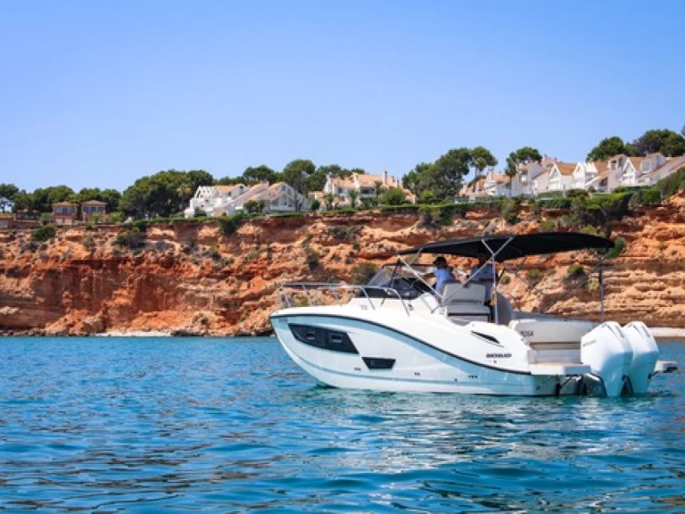 Pronájem lodi El Toro lákavé ceny 875 Sundeck