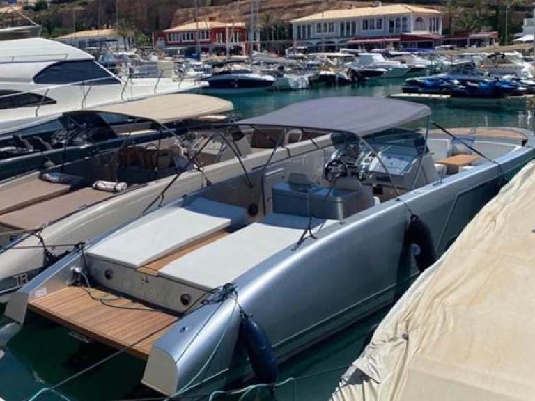 Pronájem Motorová loď Frauscher s licencí