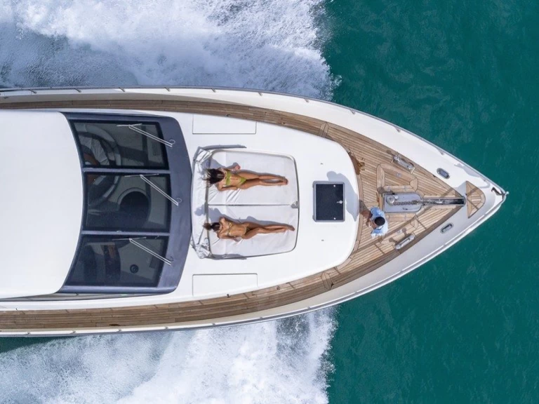 Azimut Azimut 70 jednotlivci a charterové společnosti v Miami Beach