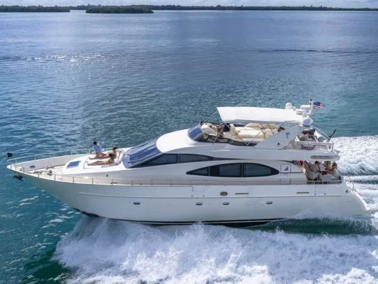 Pronajmout si Azimut Azimut 70 v Miami Beach