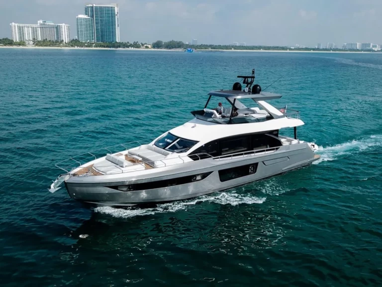 Pronájem Jachta v Miami -Azimut Azimut 68 Fly