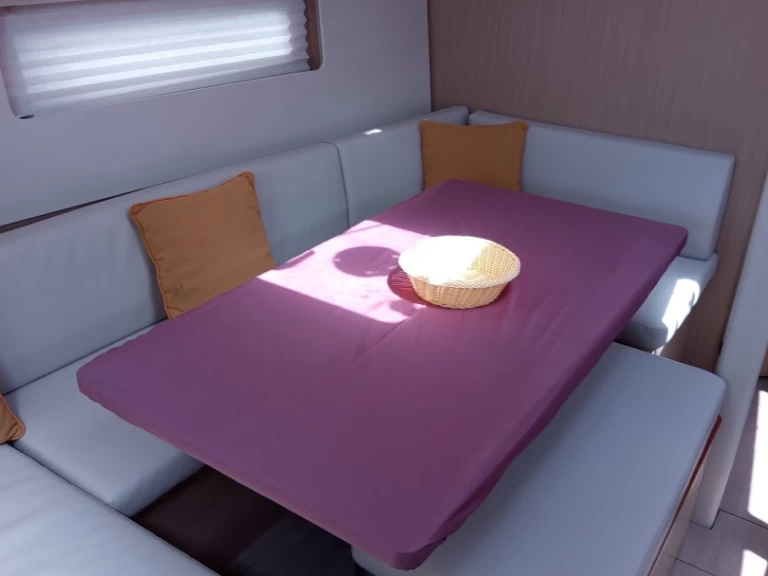 Pronájem lodi Lefkáda lákavé ceny Oceanis 37.1