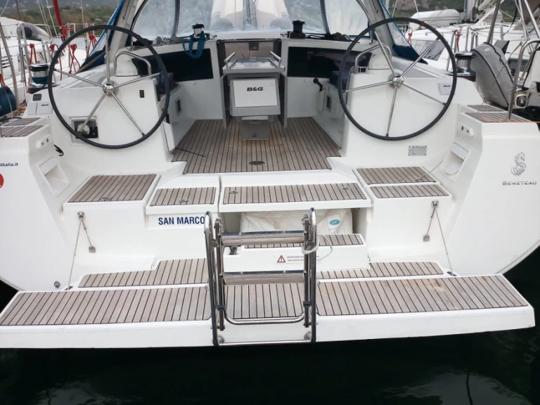 Bénéteau Oceanis 48 jednotlivci a charterové společnosti v Procida