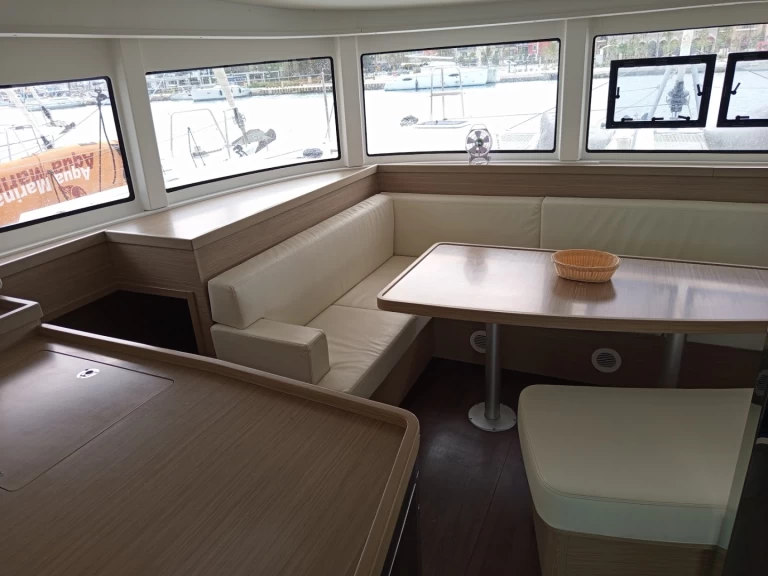 Lagoon Lagoon 42 jednotlivci a charterové společnosti v Lefkáda