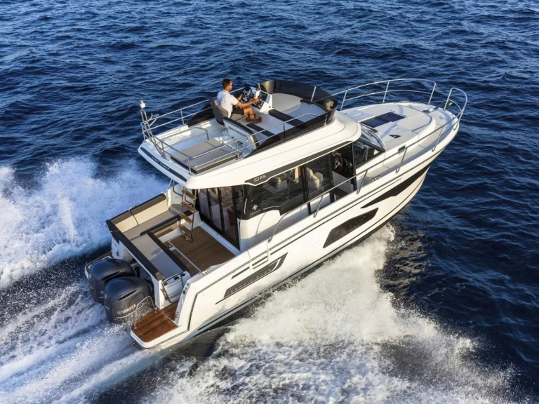 Pronajmout Motorová loď se skipperem či ne Jeanneau v Phường Hiệp Bình Phước