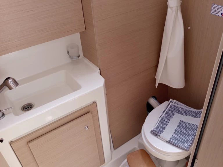 Pronájem Plachetnice Bénéteau s licencí