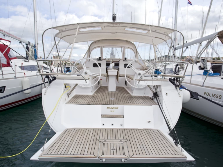 Elan Impression 45 jednotlivci a charterové společnosti v Trogir