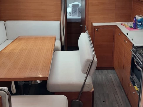 Pronajmout si Elan Impression 45.1 v Trogir